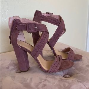 BRAND NEW SIZE 7 purple/ lavender heels